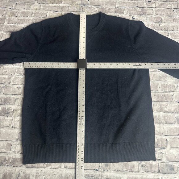 EUC Generic Men's Crew Neck Pullover Size M/L - Picture 8 of 9